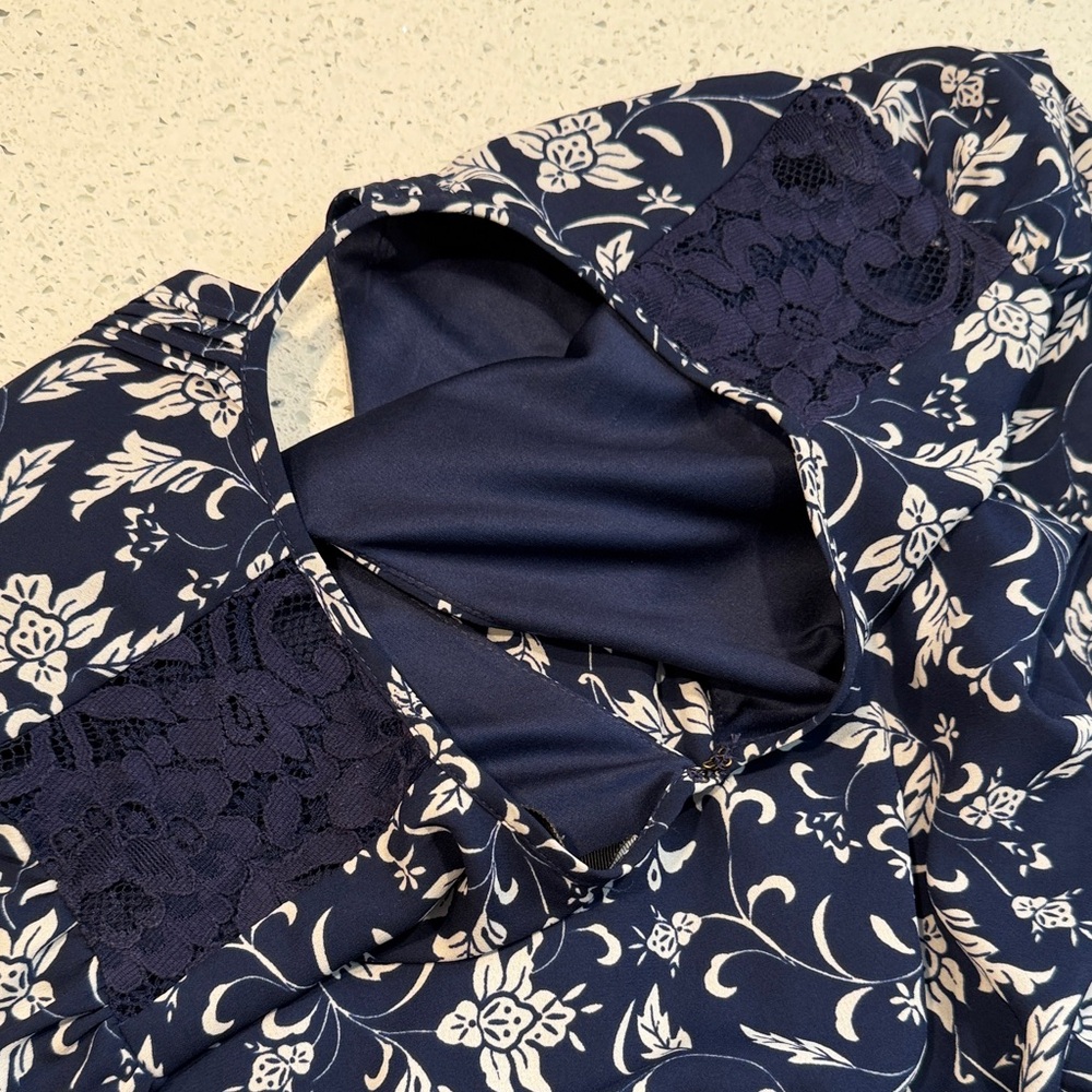 Express Dark Blue And White Patterned Blouse - image 4